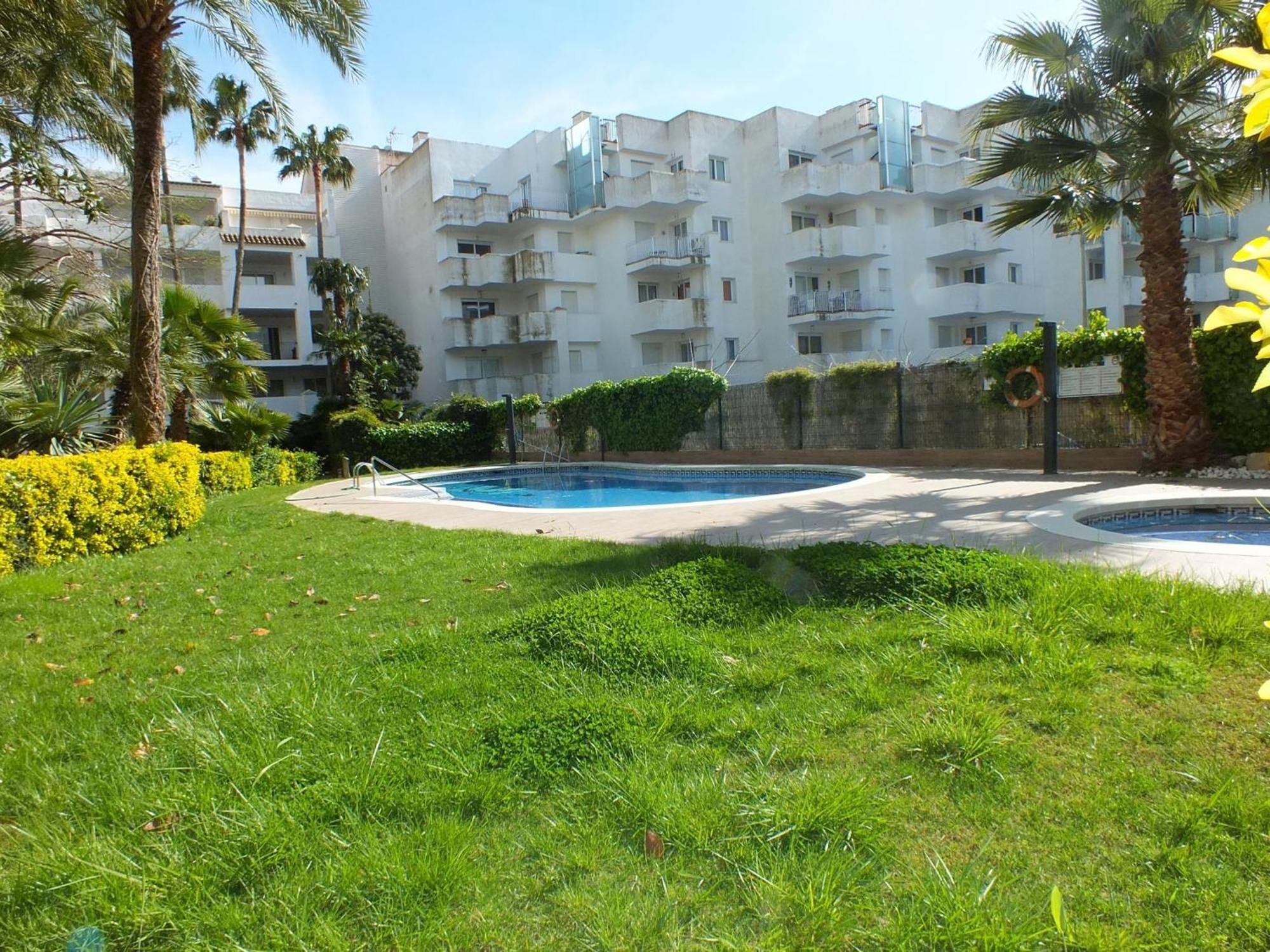 Apartamento En Planta Baja Con Piscina Comunitaria En Roses, Cerca De Playas Y Actividades - Es-204-47
